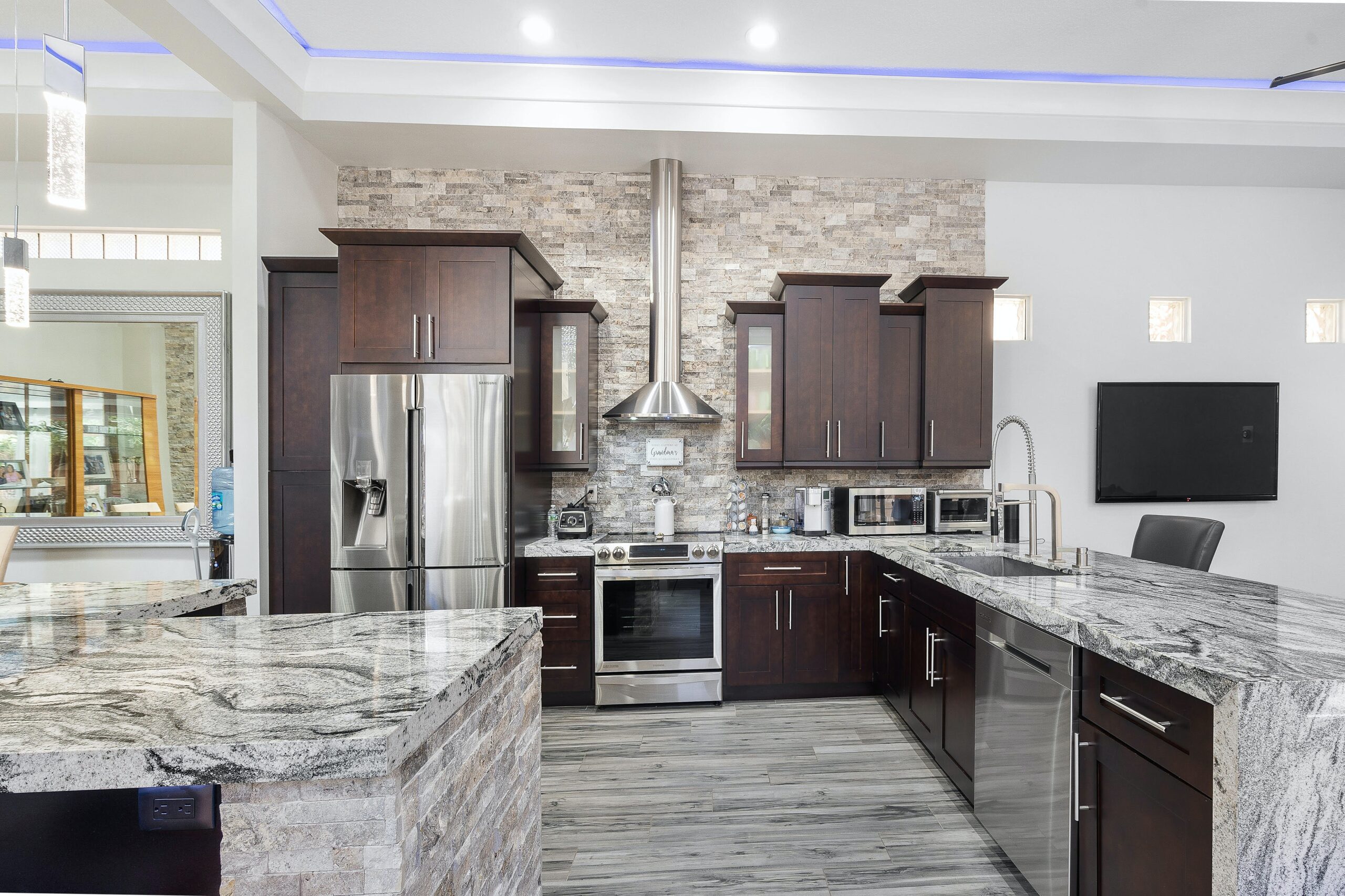 Kitchen Flooring: Ultimate Buying Guide for Your Next Remodel | Excel MG