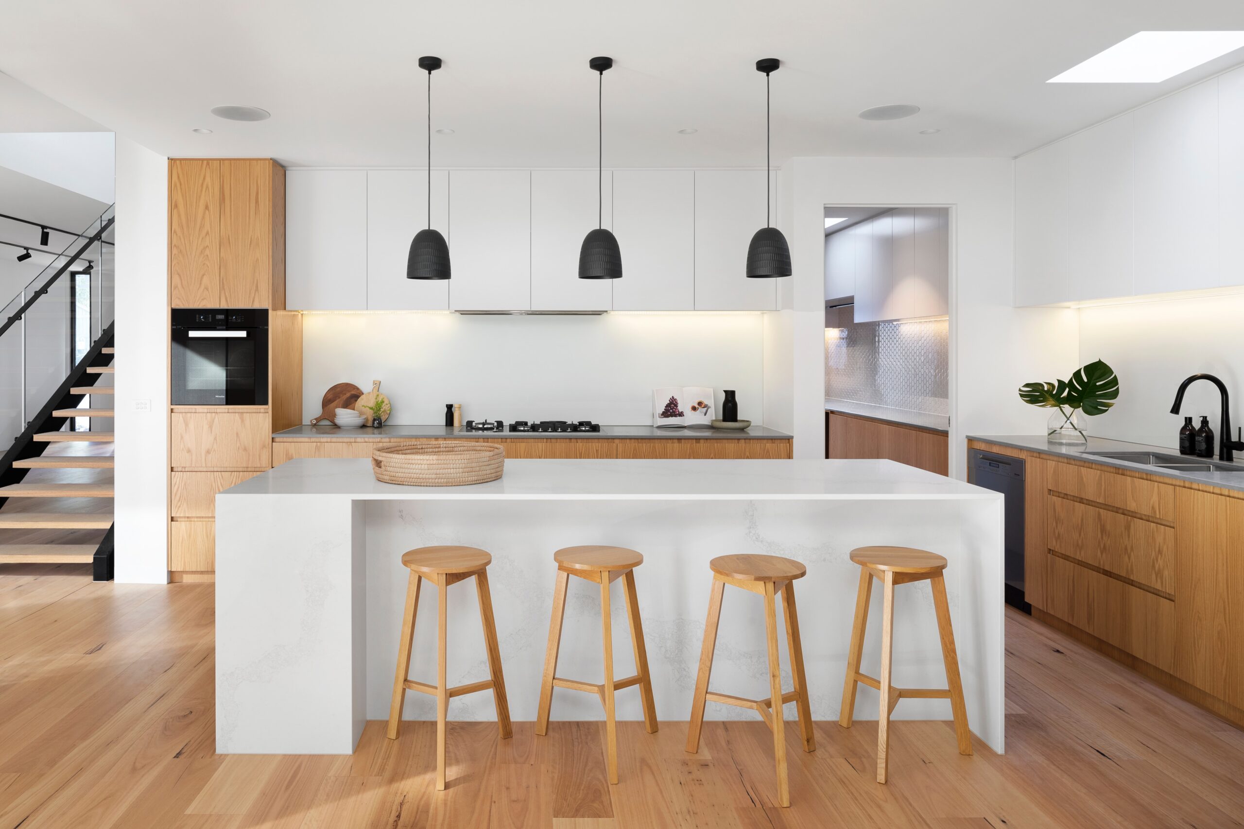 How to Seamlessly Integrate a Kitchen Island into Your Space